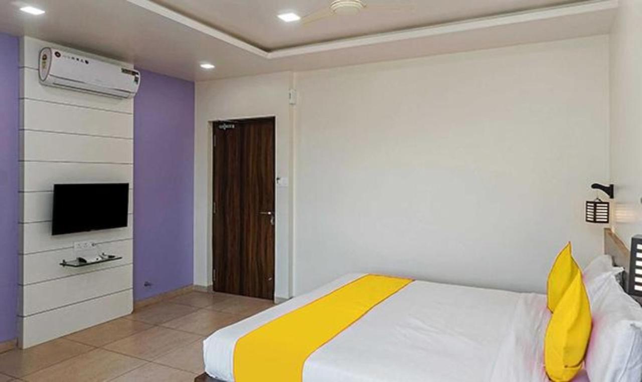 Fabhotel Karishma Palace Supe ภายนอก รูปภาพ